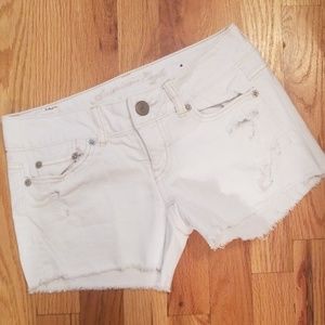 American Eagle distressed white shorts, Size 00